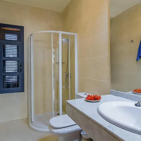 Beautiful In Playa Blanca With Outdoor Swimming Pool, Wifi And Heated Swimming Pool 2 Ferienhaus Playa Blanca (Lanzarote)